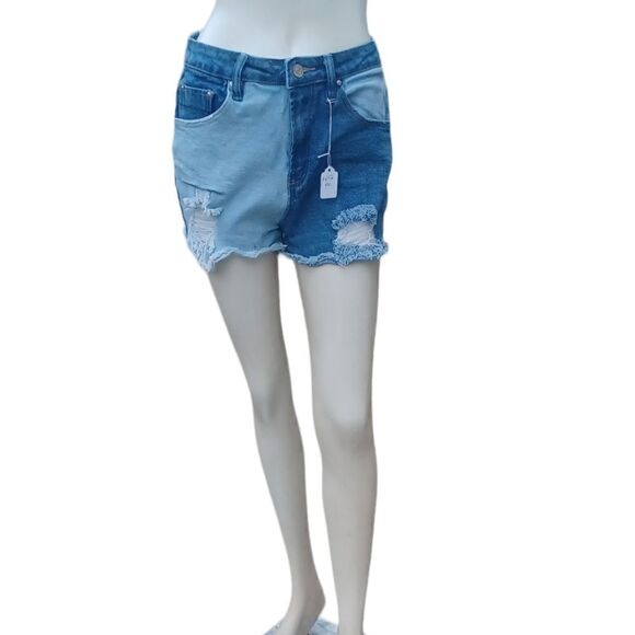 665643....Almost Famous Jean Shorts Size 5, W27"  2"Inseam   11"Rise - Picture 1 of 4